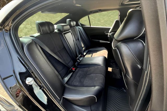 Vehicle image 9 of 39