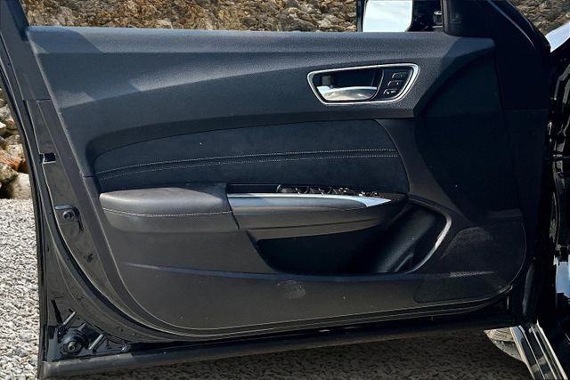 Vehicle image 23 of 39