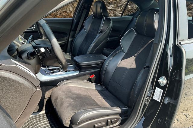 Vehicle image 11 of 39