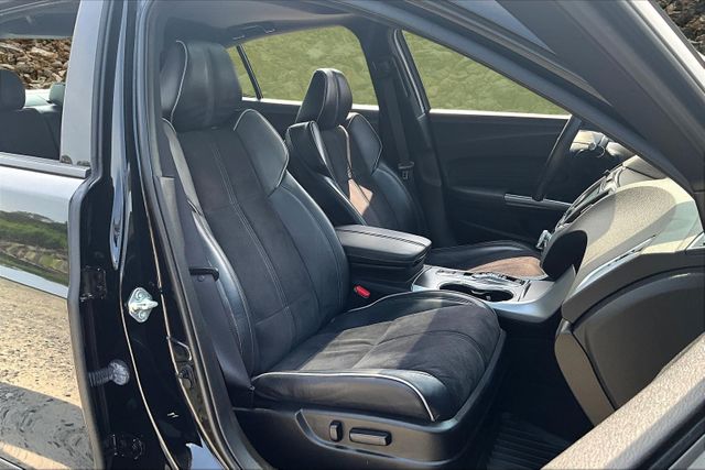 Vehicle image 10 of 39