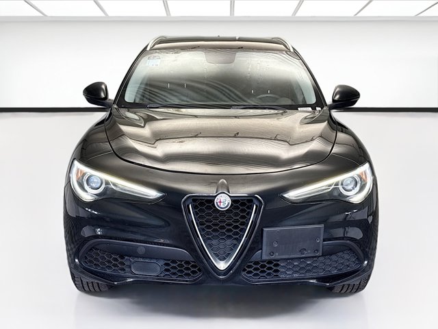 2018 Alfa Romeo Stelvio Base Image 2 of 19