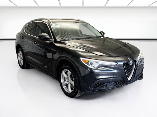 2018 Alfa Romeo Stelvio Base Image 3 of 19