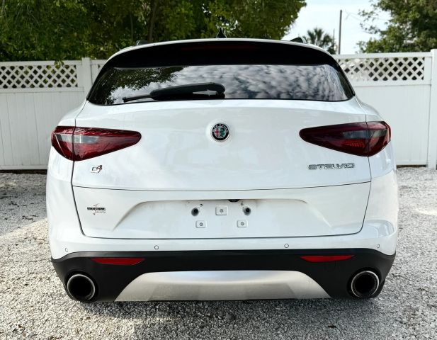 2018 Alfa Romeo Stelvio Ti Sport Image 3 of 26