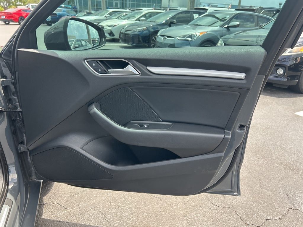Vehicle image 41 of 49