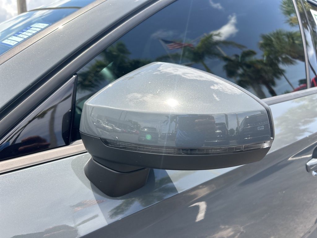 Vehicle image 40 of 49