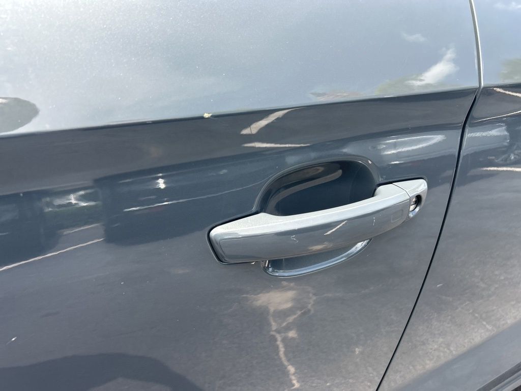Vehicle image 31 of 49