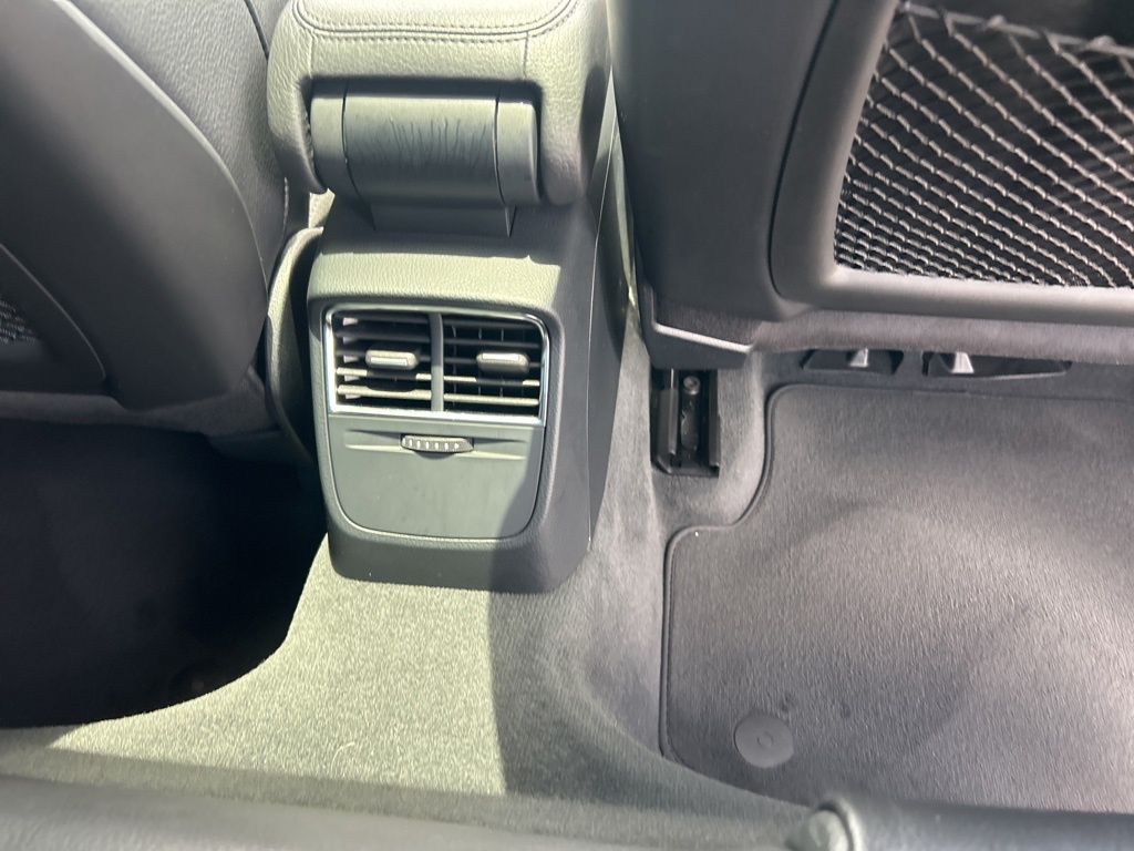 Vehicle image 32 of 49
