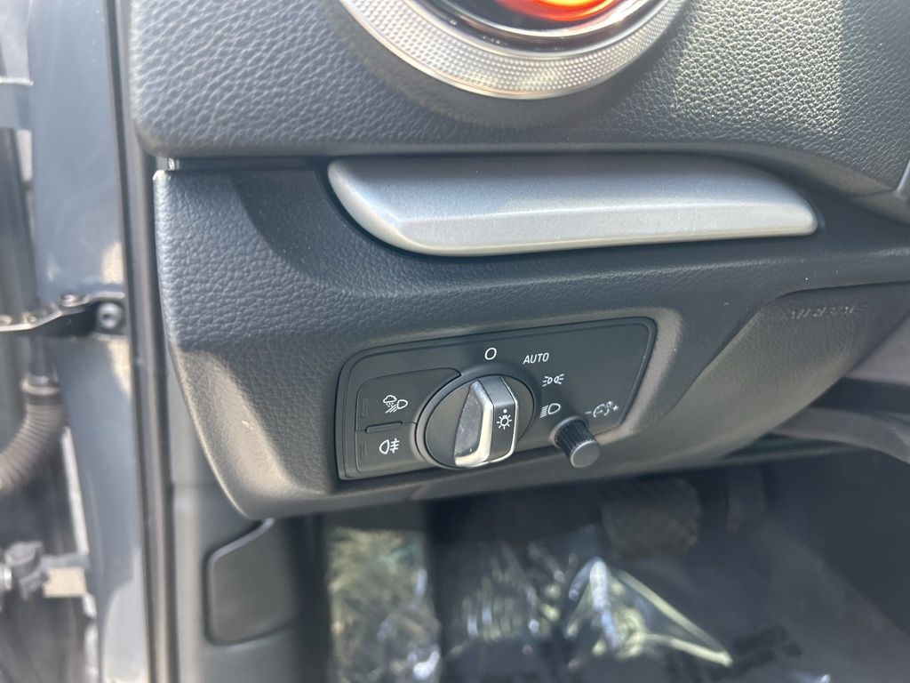Vehicle image 38 of 49