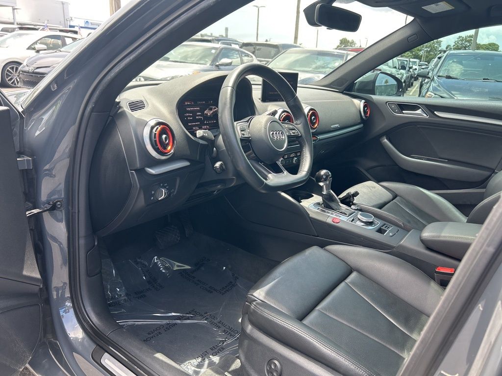 Vehicle image 23 of 49