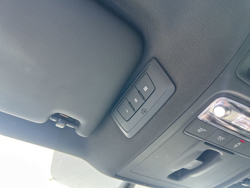 Vehicle image 34 of 49