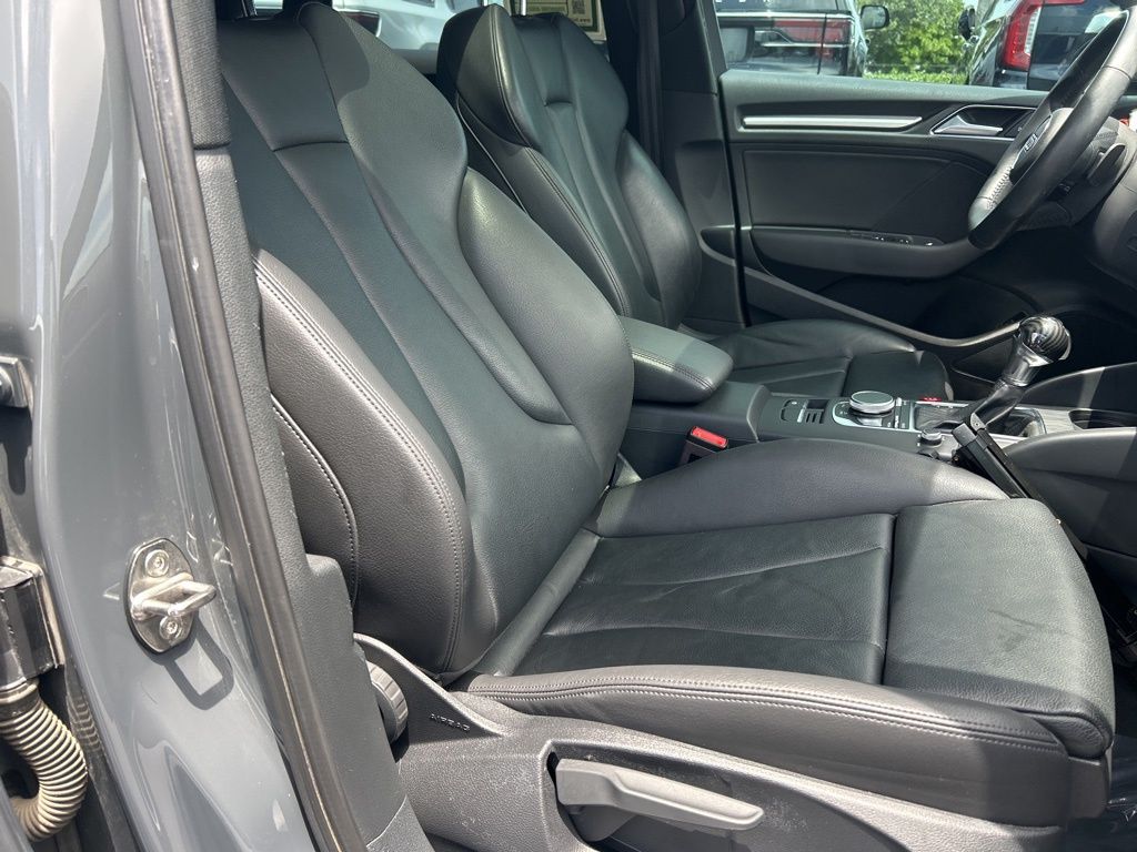 Vehicle image 14 of 49