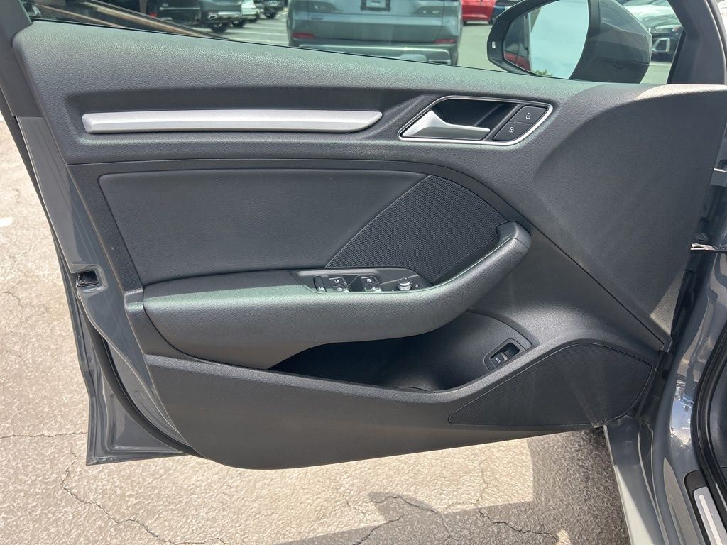 Vehicle image 29 of 49