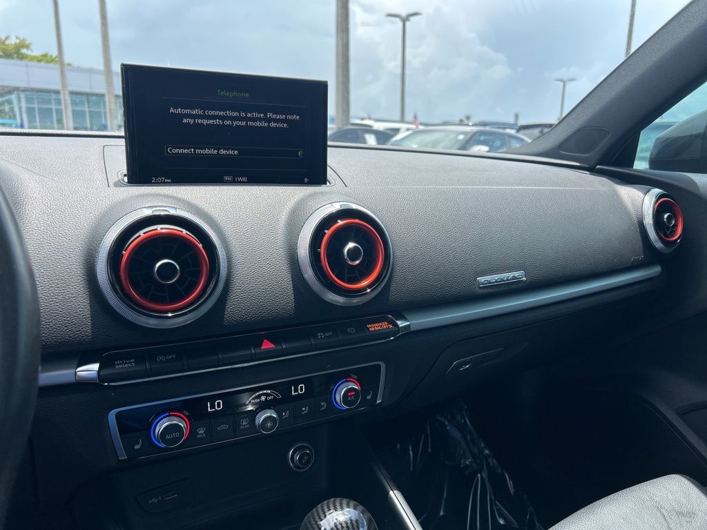 Vehicle image 21 of 49