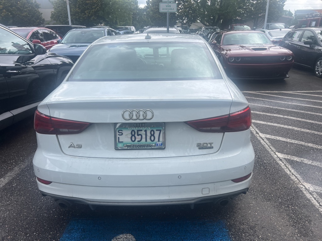 Vehicle image 4 of 6
