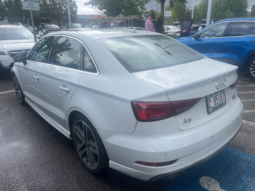 Vehicle image 5 of 6