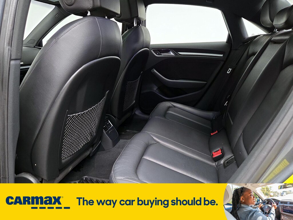 Vehicle image 26 of 28