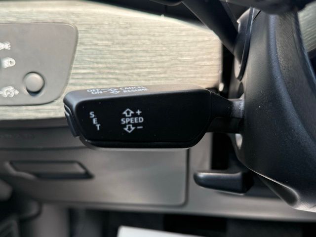 Vehicle image 42 of 50