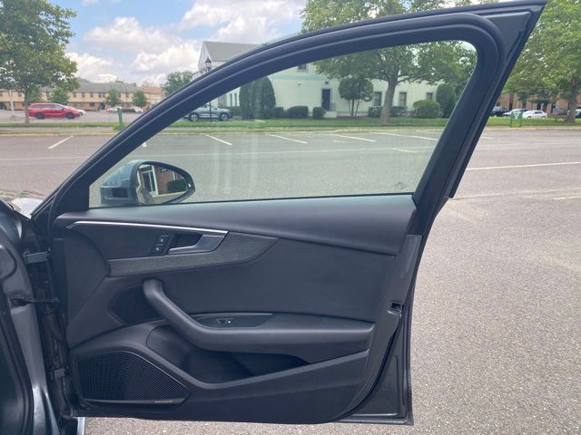 Vehicle image 19 of 50