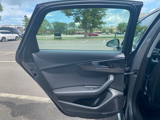 Vehicle image 37 of 50