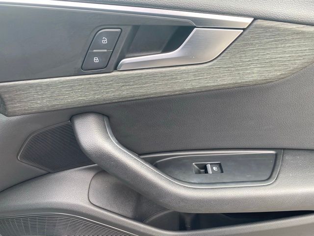 Vehicle image 29 of 50