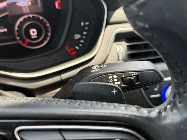 Vehicle image 32 of 50