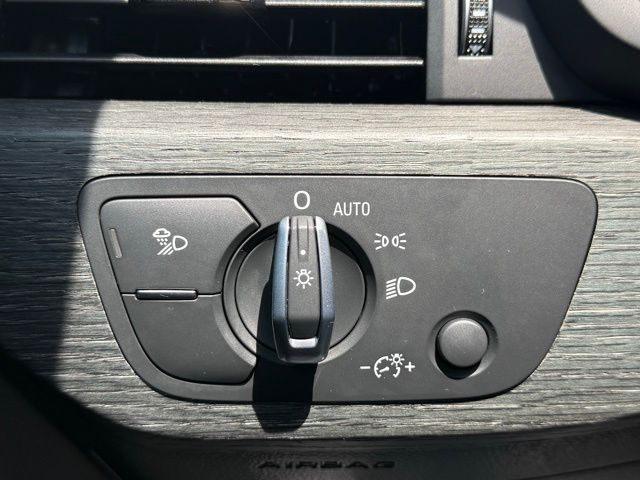 Vehicle image 26 of 50