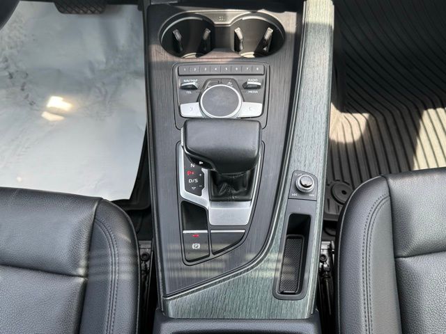 Vehicle image 23 of 50