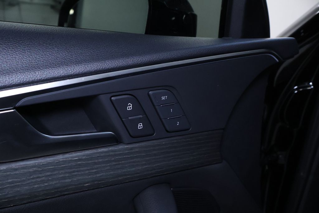 Vehicle image 28 of 41