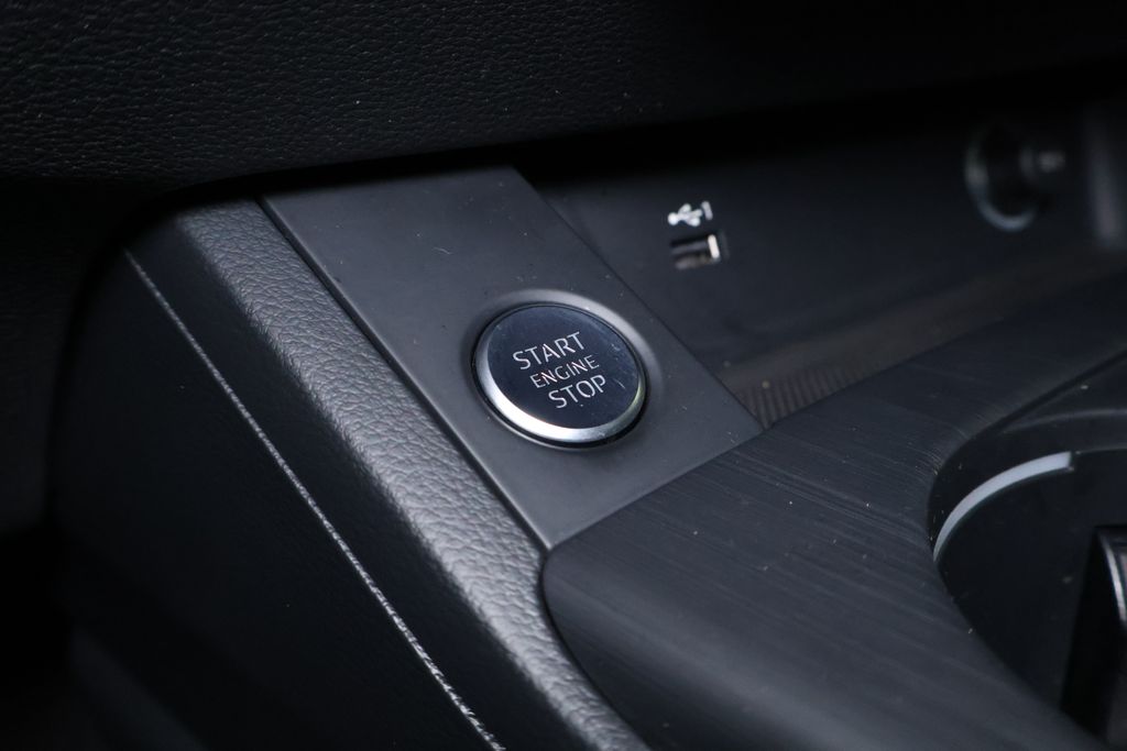 Vehicle image 25 of 41