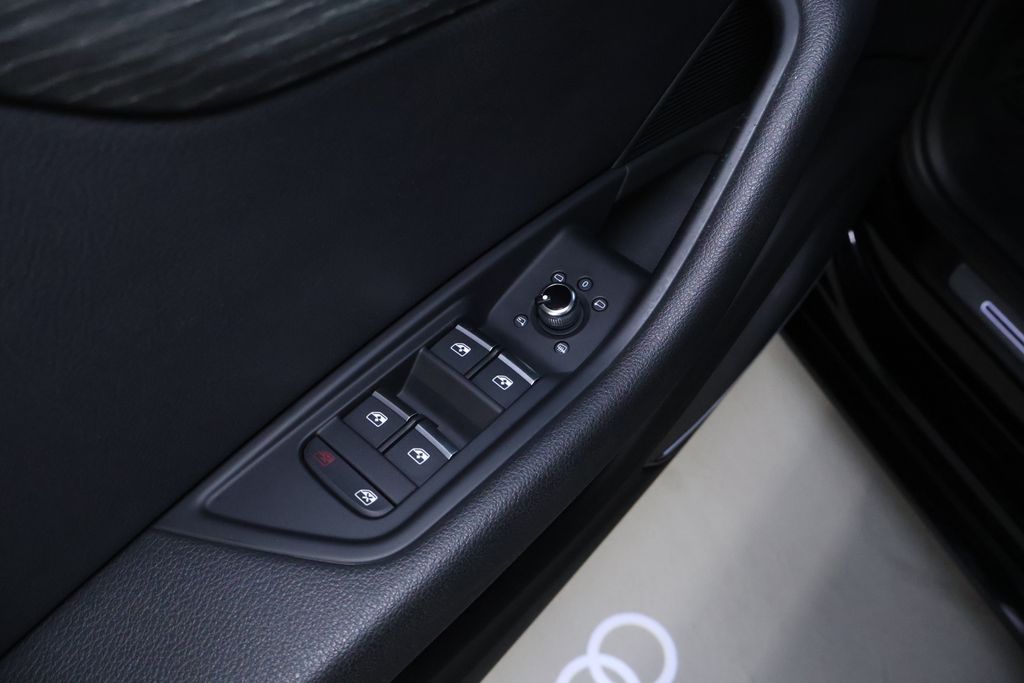 Vehicle image 38 of 41