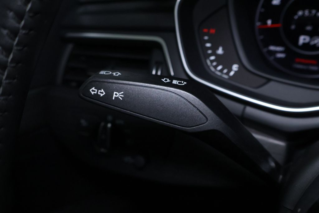 Vehicle image 34 of 41