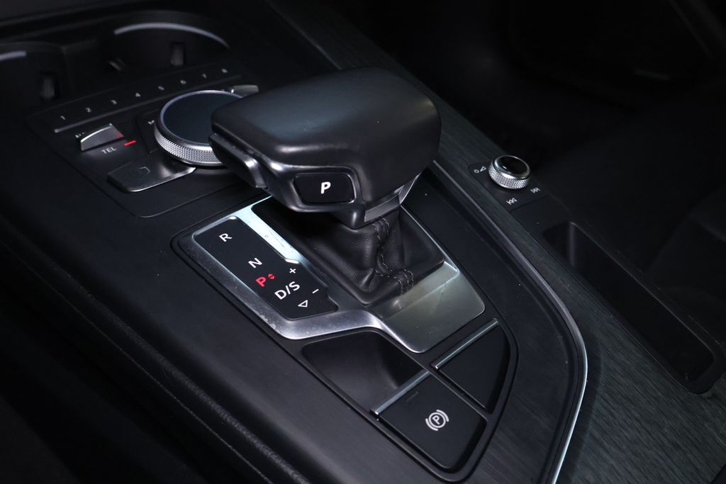 Vehicle image 23 of 41