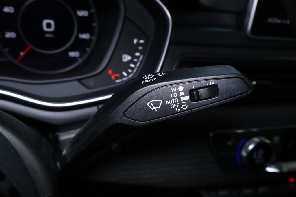 Vehicle image 33 of 41