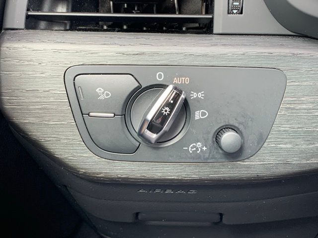 Vehicle image 23 of 35