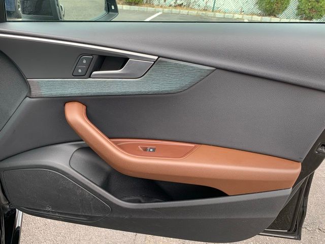 Vehicle image 14 of 35