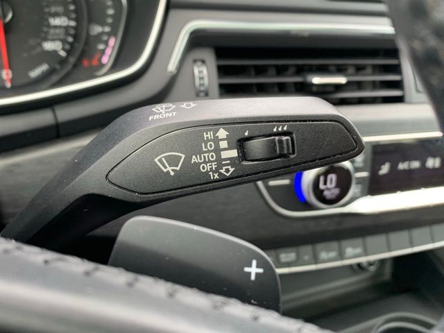 Vehicle image 33 of 35