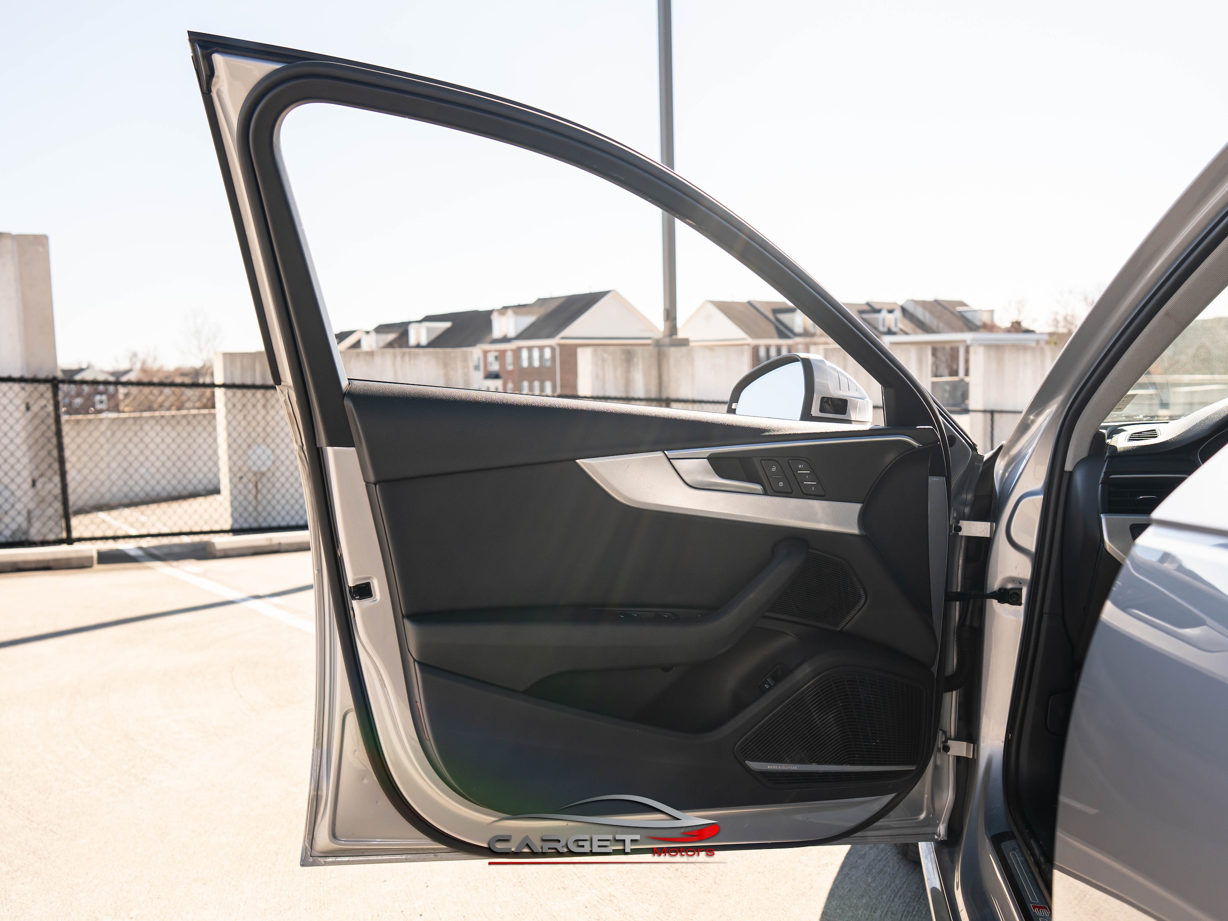 Vehicle image 37 of 47