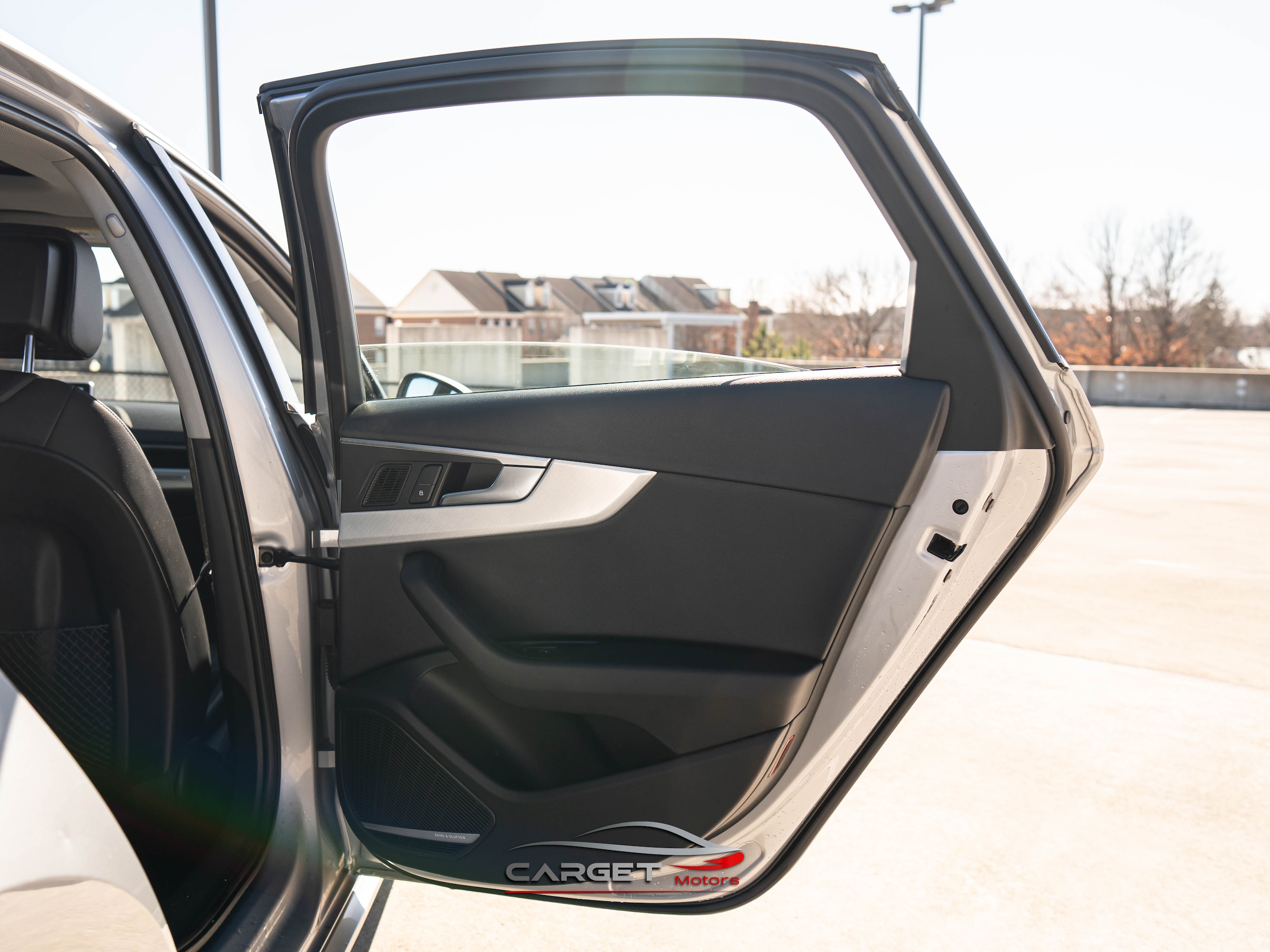 Vehicle image 40 of 47