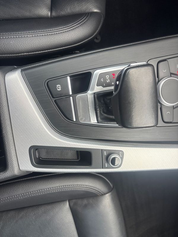 Vehicle image 17 of 18