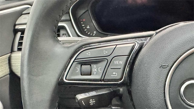 Vehicle image 33 of 34