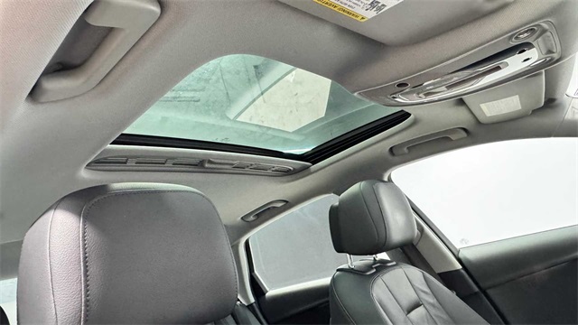 Vehicle image 14 of 34