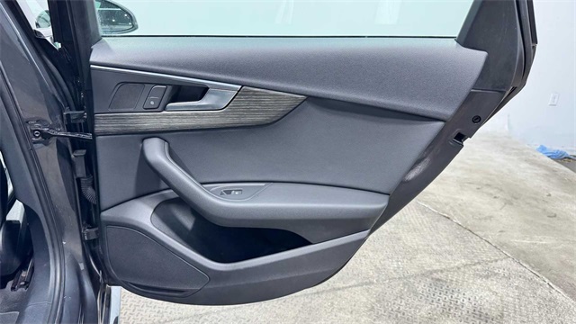 Vehicle image 26 of 34
