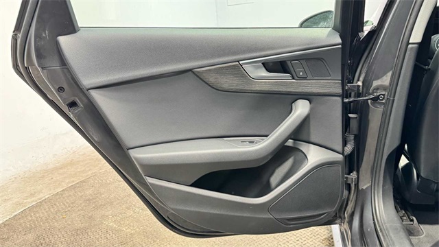 Vehicle image 24 of 34