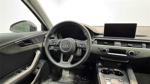 Vehicle image 17 of 34