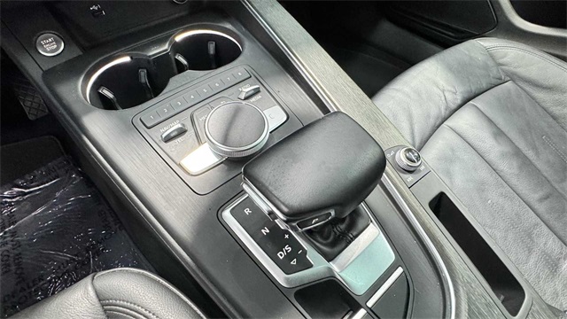 Vehicle image 22 of 34