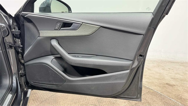 Vehicle image 25 of 34