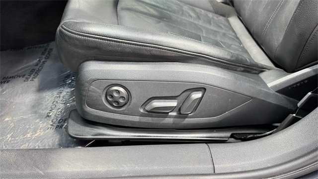Vehicle image 29 of 34