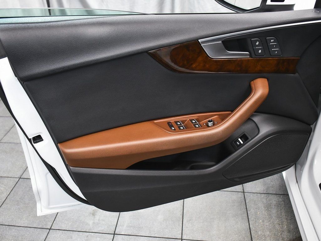 Vehicle image 10 of 78