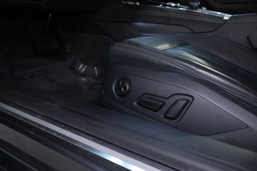 Vehicle image 32 of 41