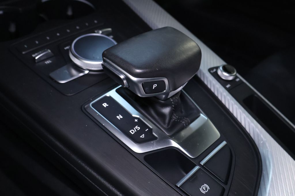 Vehicle image 22 of 41